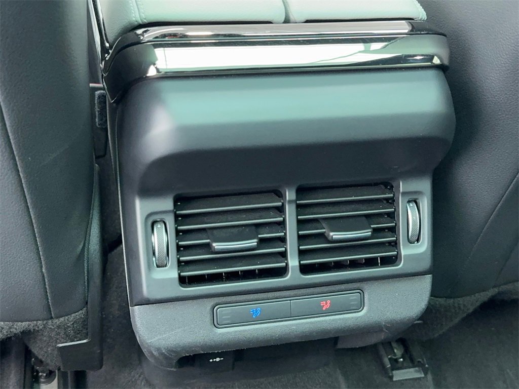 Used 2023 Land Rover Range Rover Evoque R-Dynamic SE image 42