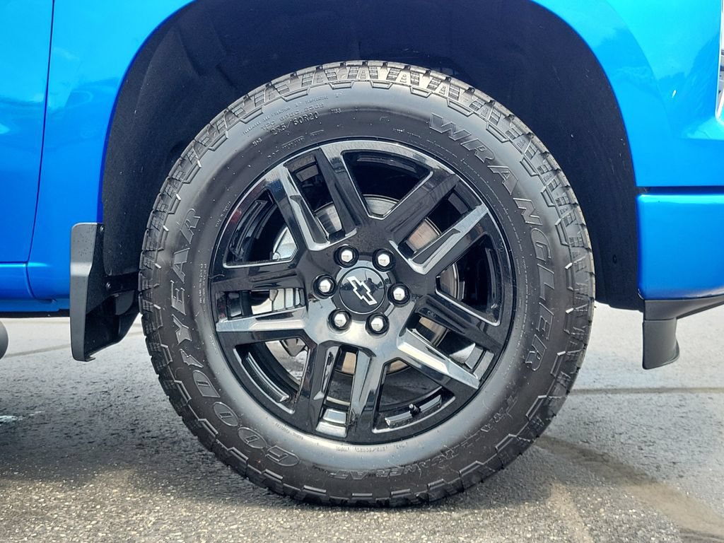 Used 2025 Chevrolet Silverado 1500 Custom w/ Turbomax Blackout Package AWD/4WD image 9