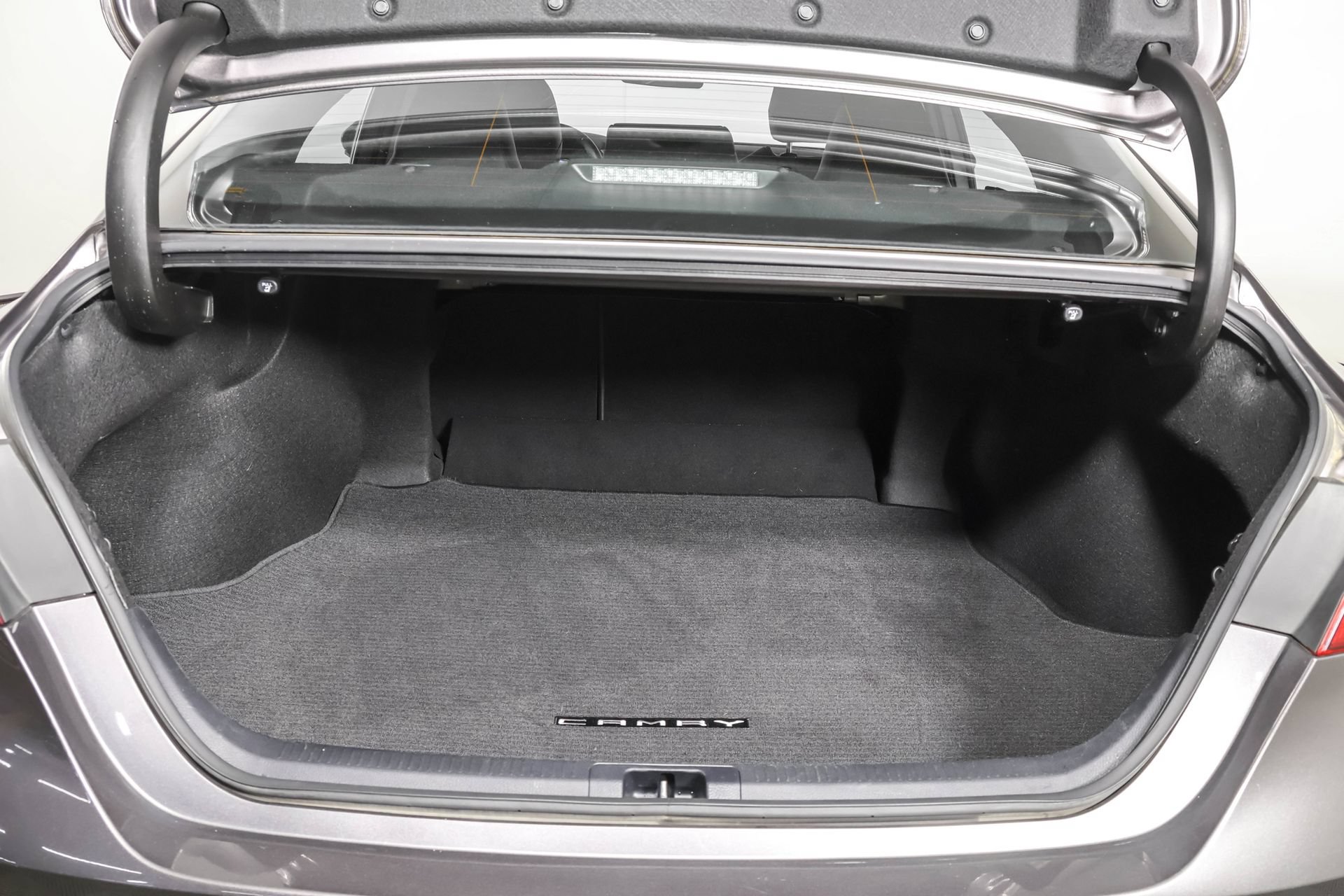 Used 2022 Toyota Camry SE FWD image 38