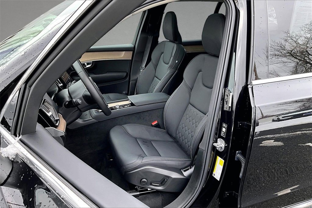 Certified 2026 Volvo XC90 B6 Plus w/ Protection Package Premier image 21