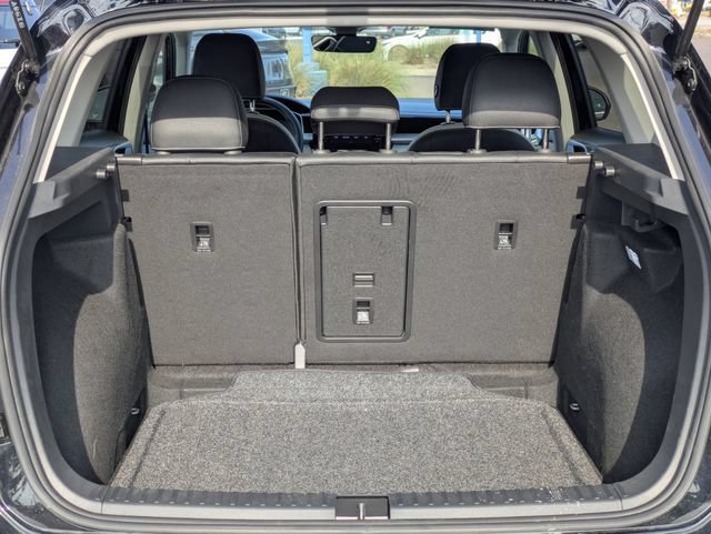 Certified 2025 Volkswagen Taos SE FWD image 13