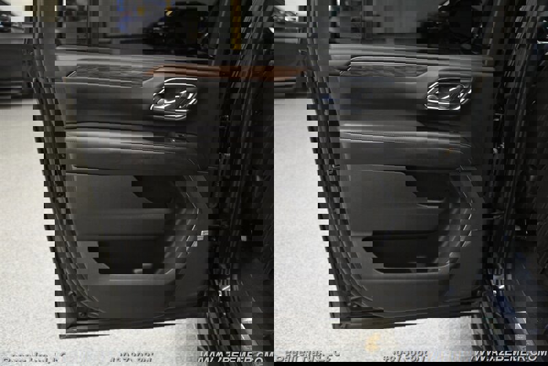 Used 2021 Chevrolet Suburban LT RWD image 41