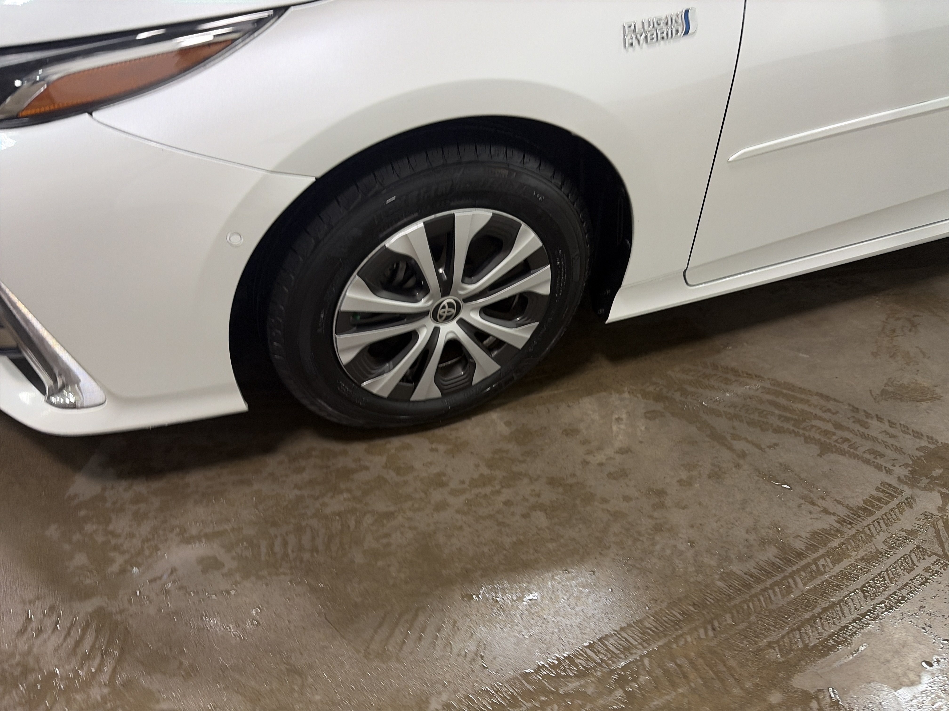 Used 2022 Toyota Prius Prime Limited FWD image 9