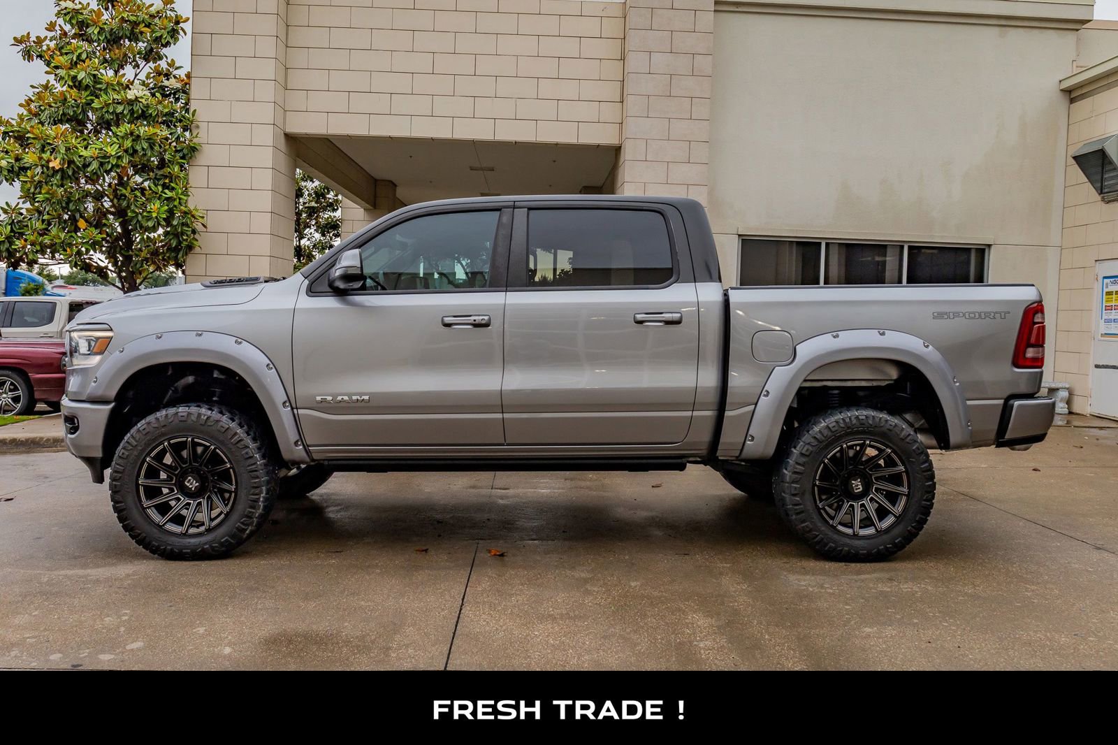 Used 2023 RAM 1500 Laramie AWD/4WD image 5