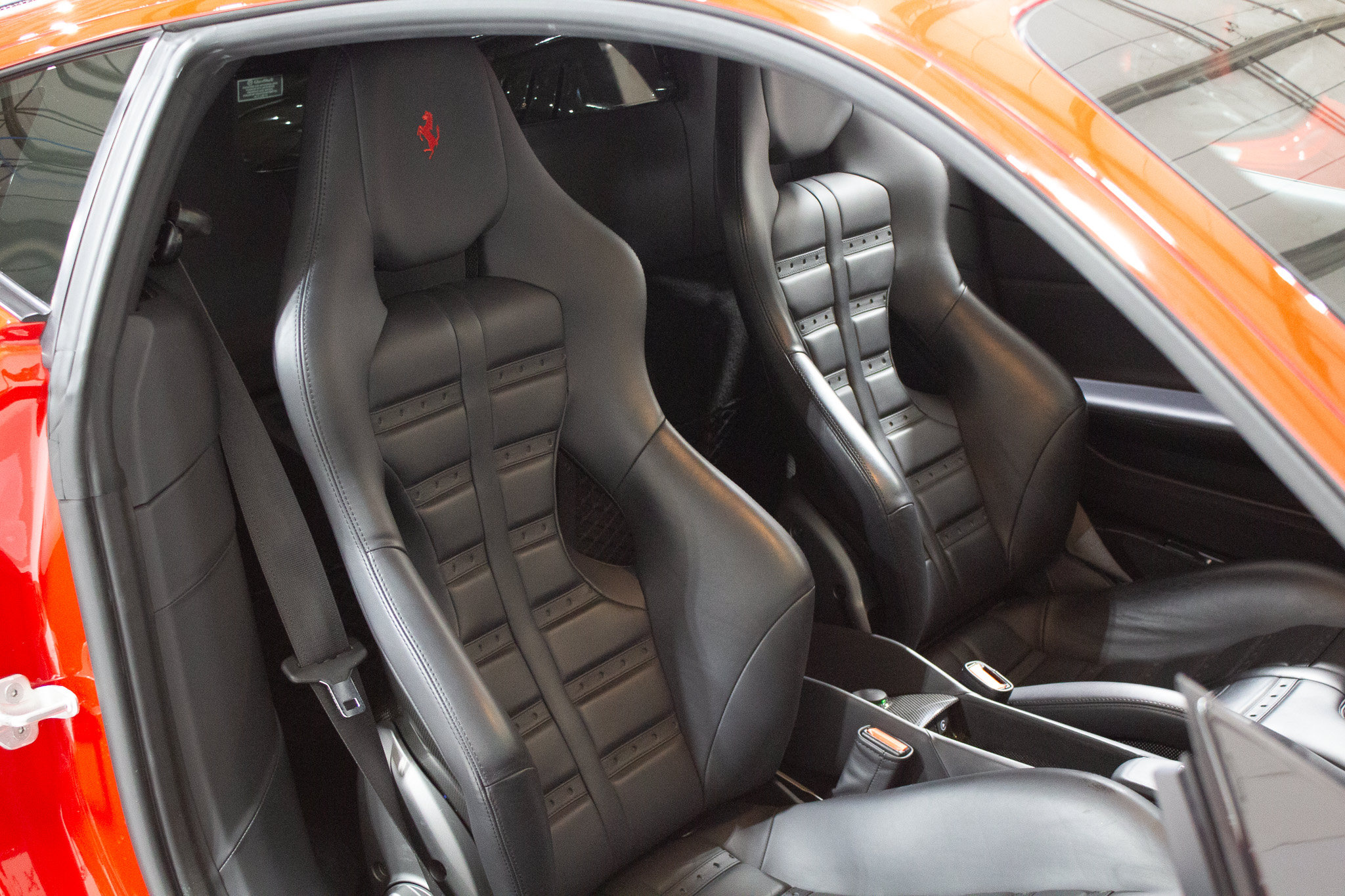 Used 2018 Ferrari 488 GTB RWD image 4