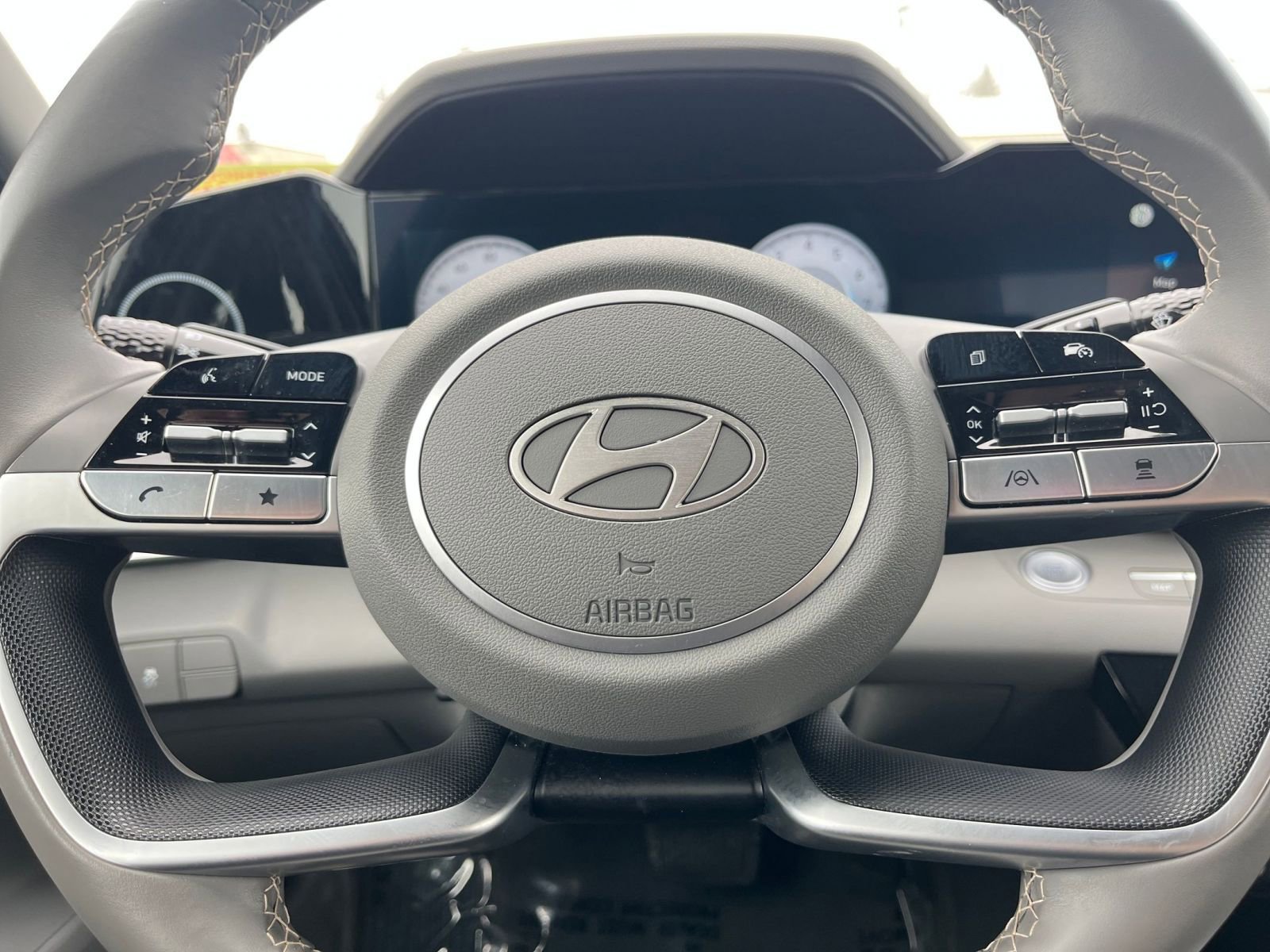 Used 2025 Hyundai Elantra SEL image 25