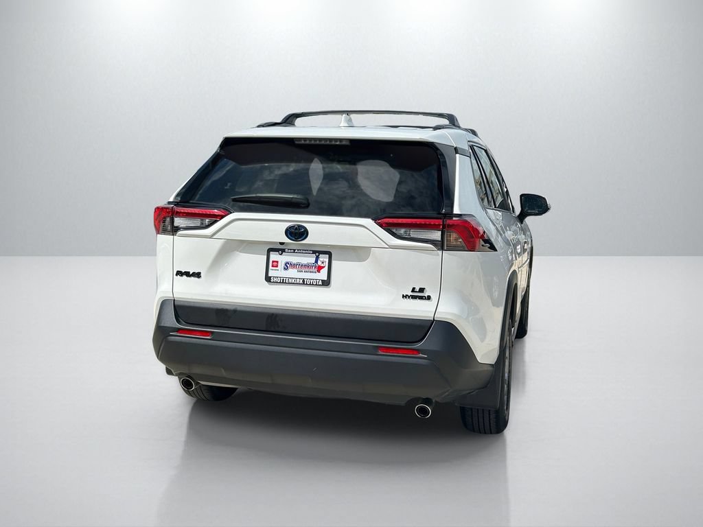 Used 2022 Toyota RAV4 LE AWD/4WD image 6