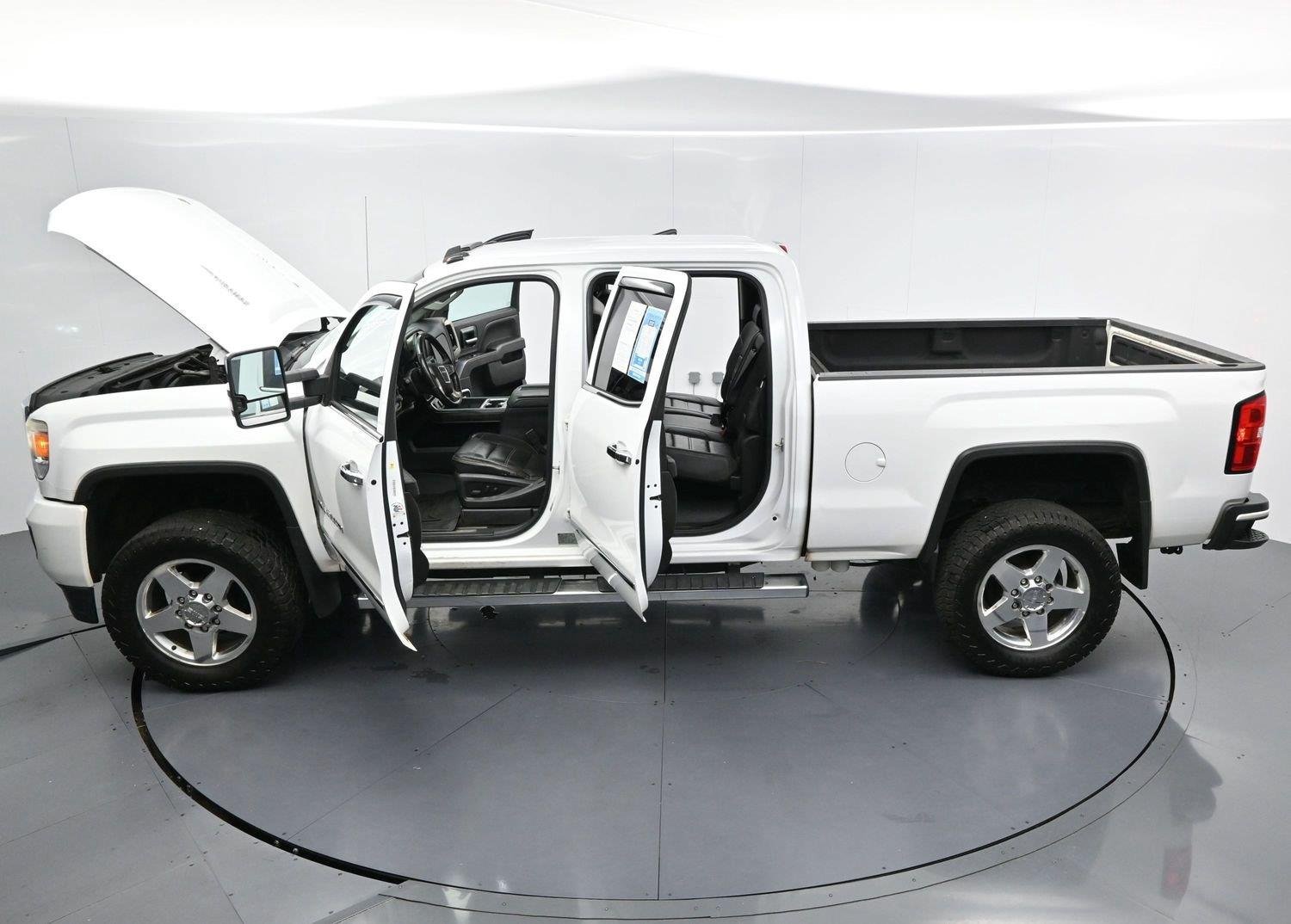 Used 2015 GMC Sierra 2500 Denali w/ Duramax Plus Package AWD/4WD image 40