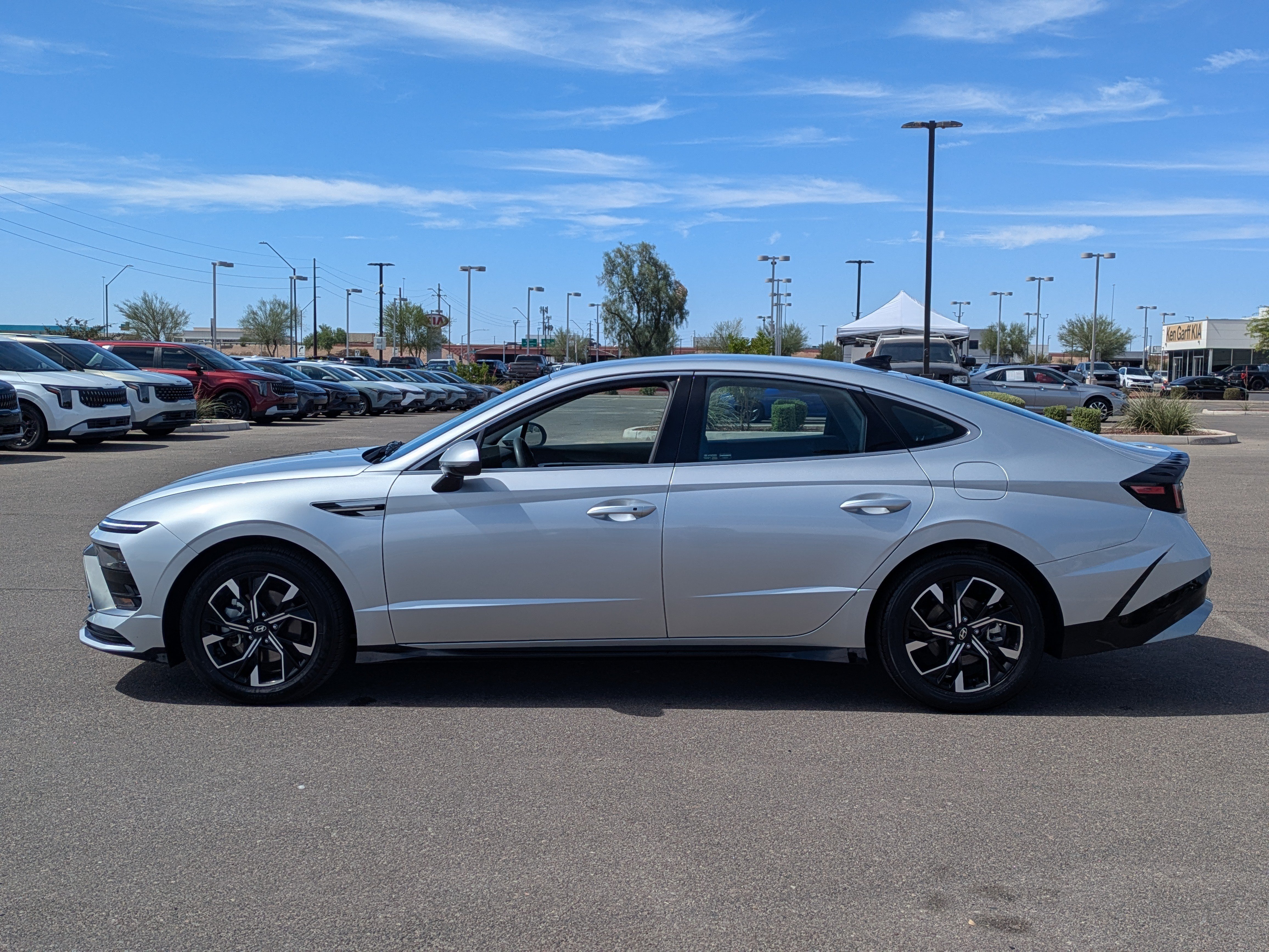 Used 2024 Hyundai Sonata SEL FWD image 2