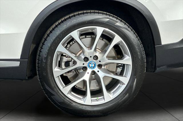 Used 2024 BMW X5 xDrive50e w/ Parking Assistance Package image 26