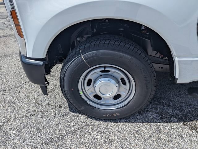 New 2026 Ford F250 XL w/ F-250 >10K GVWR Package image 12