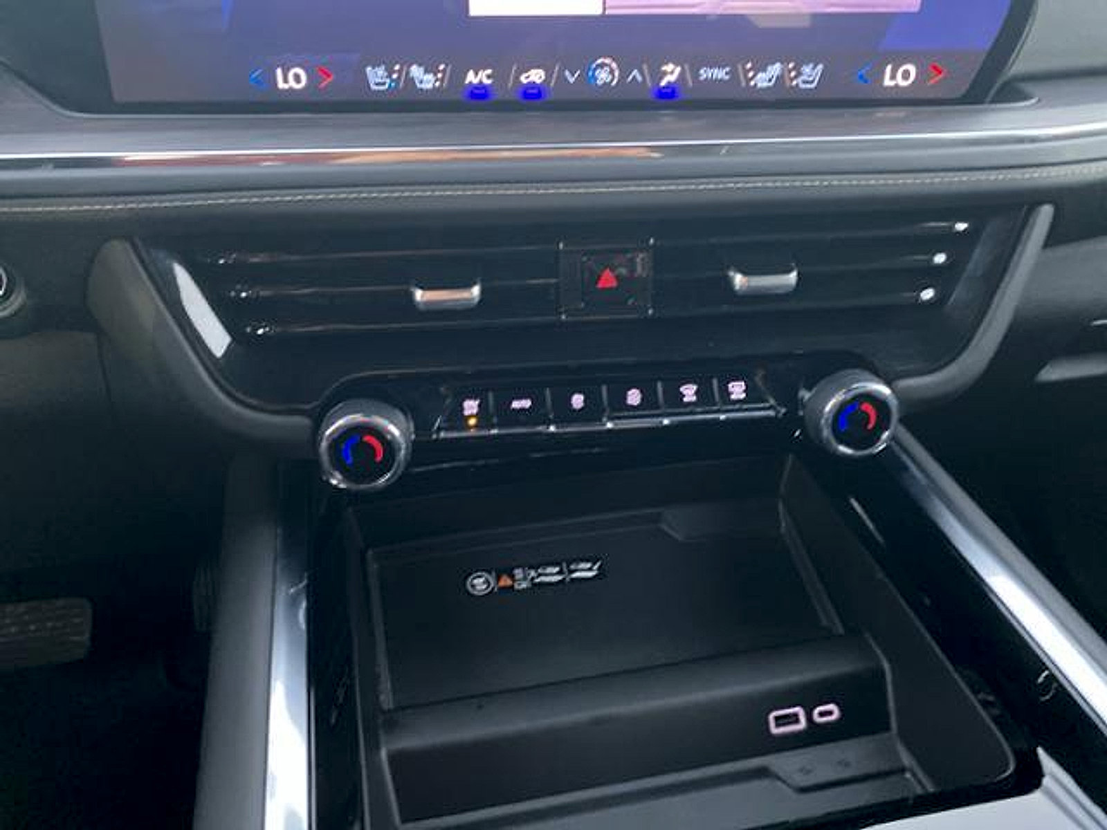 Used 2025 Chevrolet Suburban Premier image 32