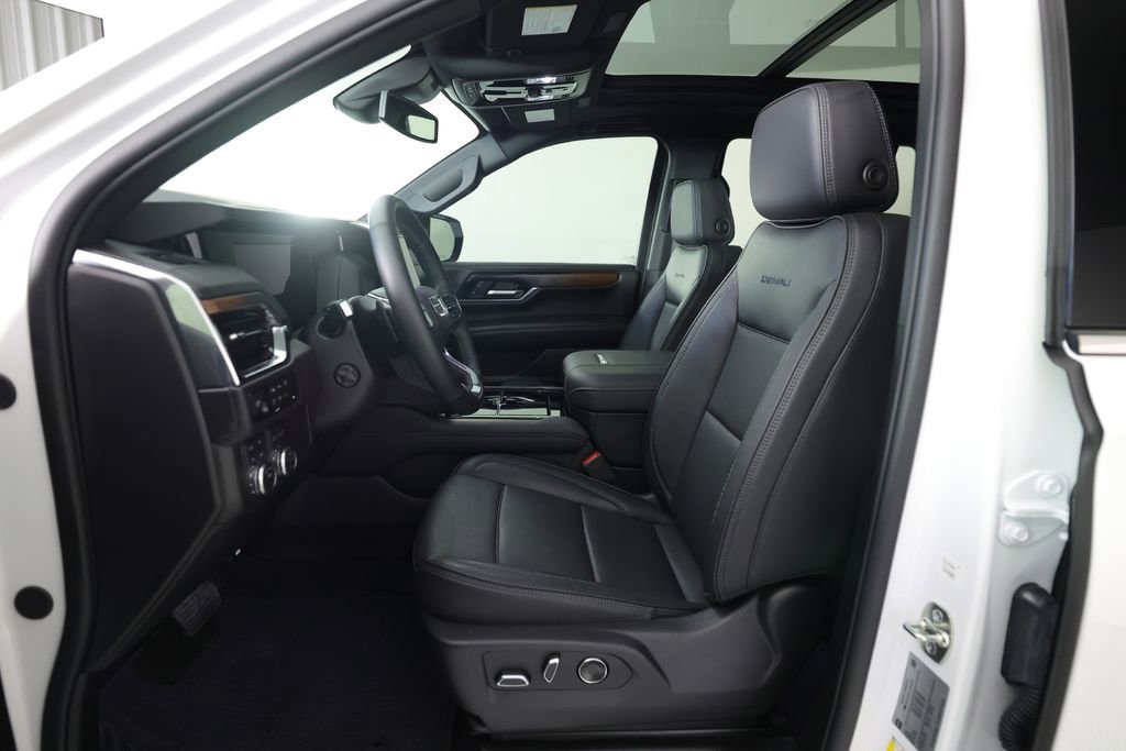 Used 2026 GMC Yukon Denali w/ Sun & Power Step Package AWD/4WD image 17