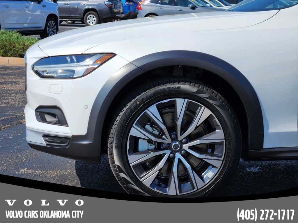 New 2026 Volvo V90 B6 Cross Country Ultra w/ Protection Package Premier image 6
