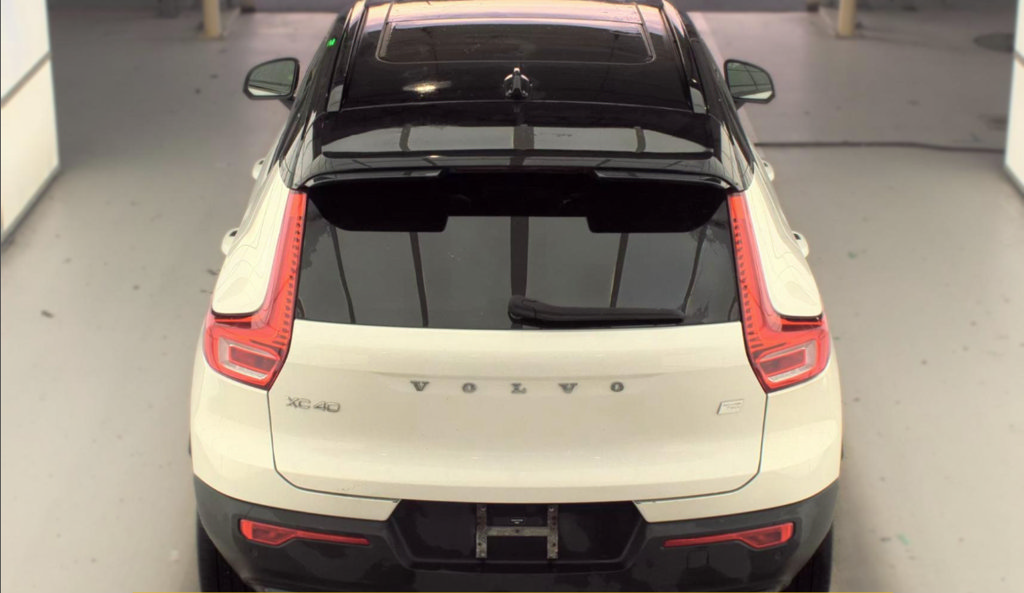 Used 2023 Volvo XC40 Recharge Plus w/ Protection Package Premier AWD/4WD image 8