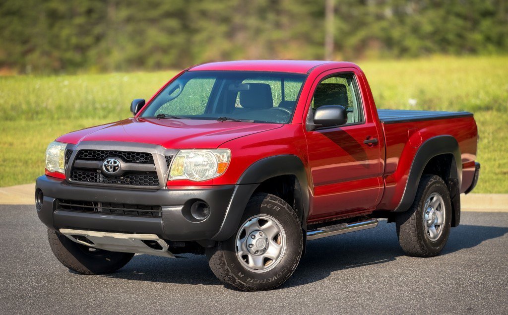 Used 2011 Toyota Tacoma 4x4 Regular Cab image 2
