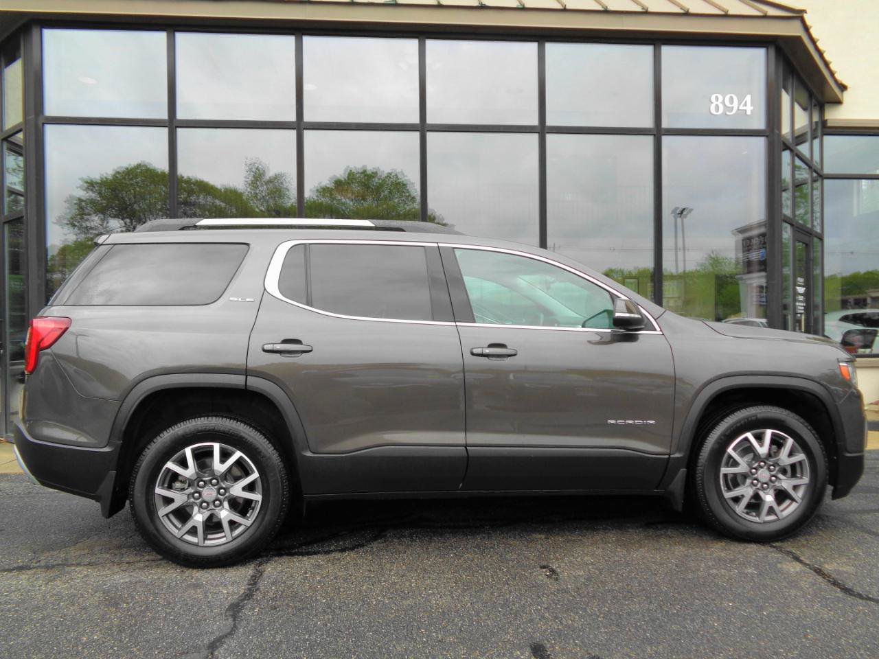 Used 2020 GMC Acadia SLE w/ Driver Convenience Package AWD/4WD image 4