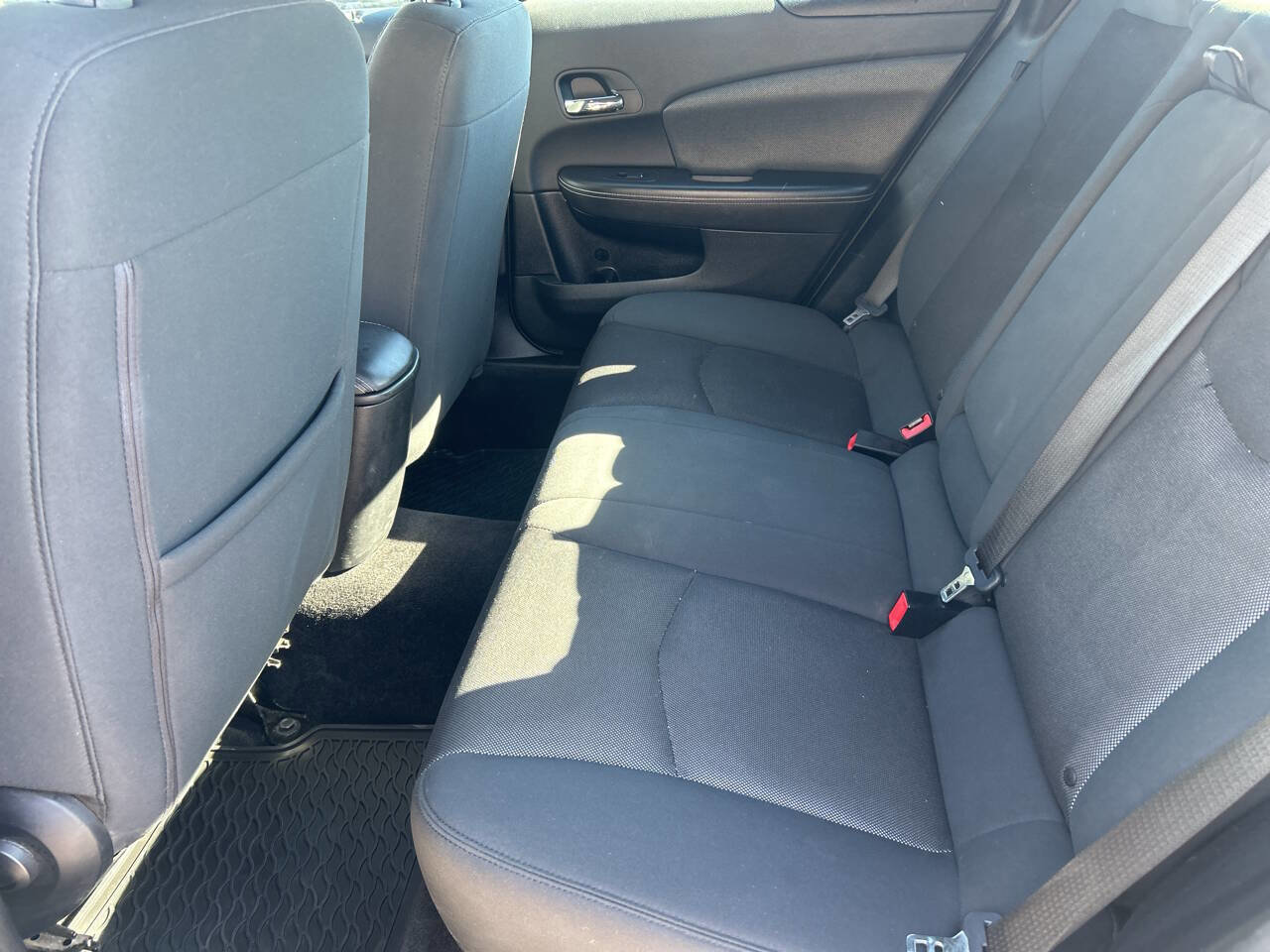 Used 2013 Dodge Avenger SE FWD image 16