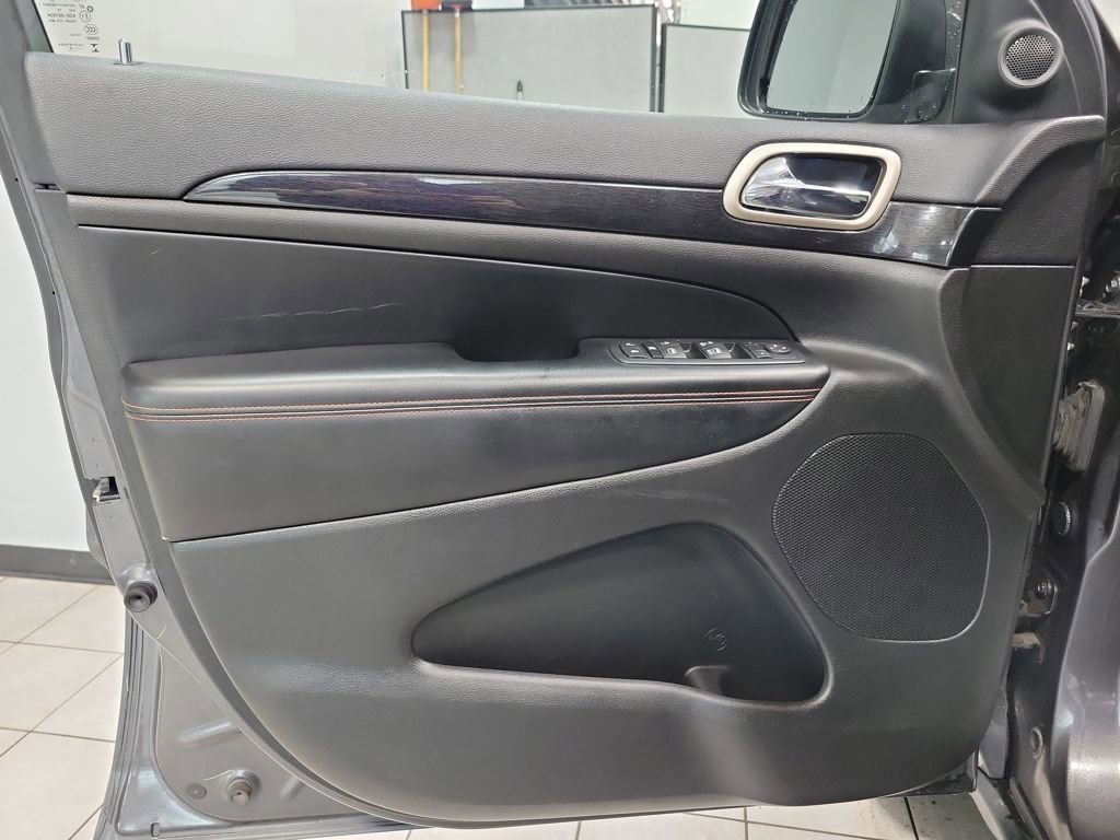 Used 2016 Jeep Grand Cherokee Laredo 75th Anniversary image 34