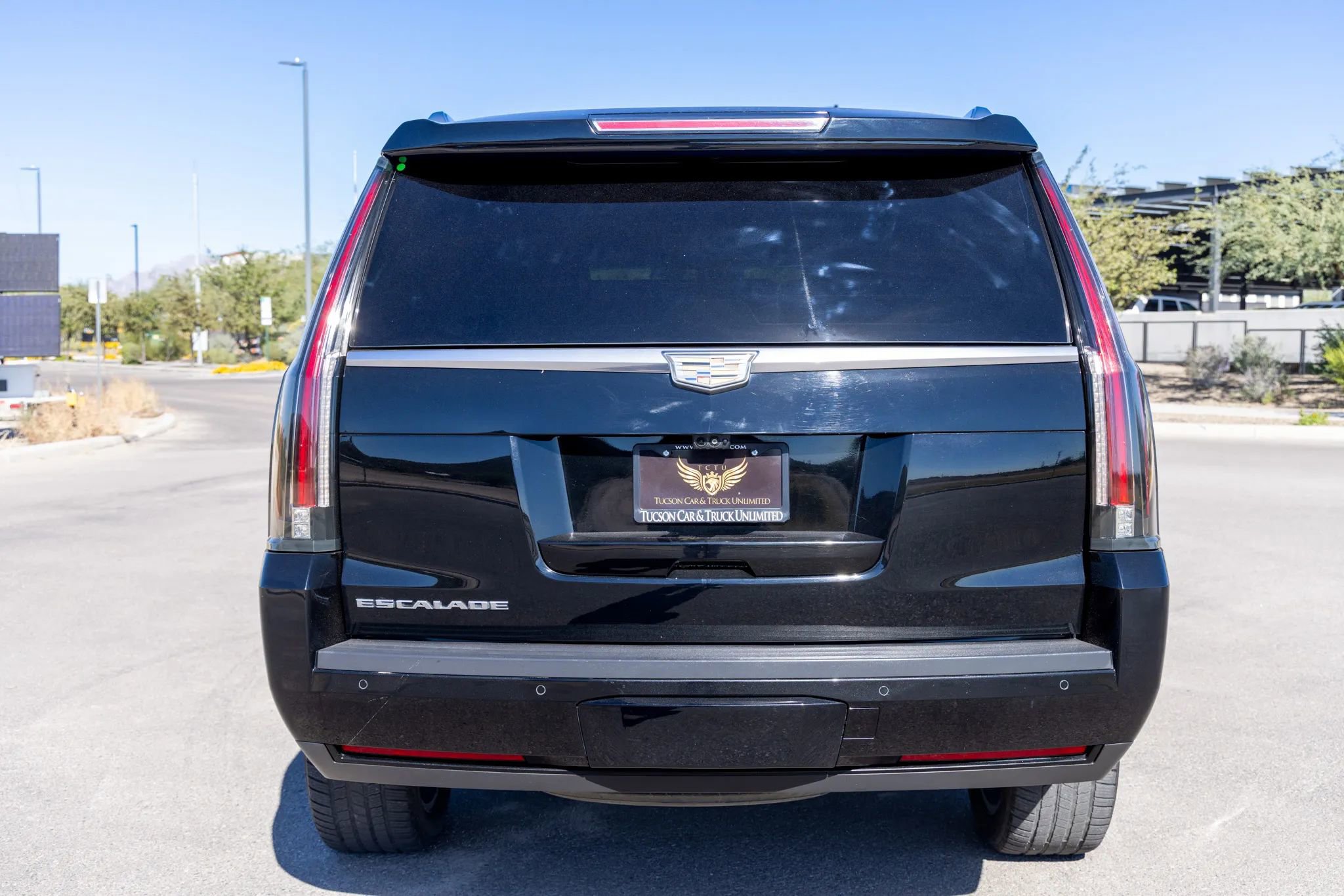 Used 2017 Cadillac Escalade Luxury image 4