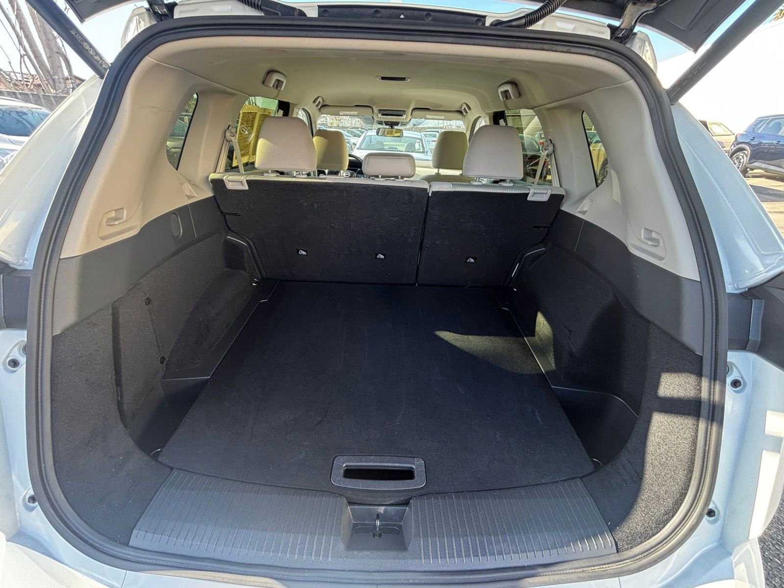 Used 2025 Nissan Rogue SV FWD image 33