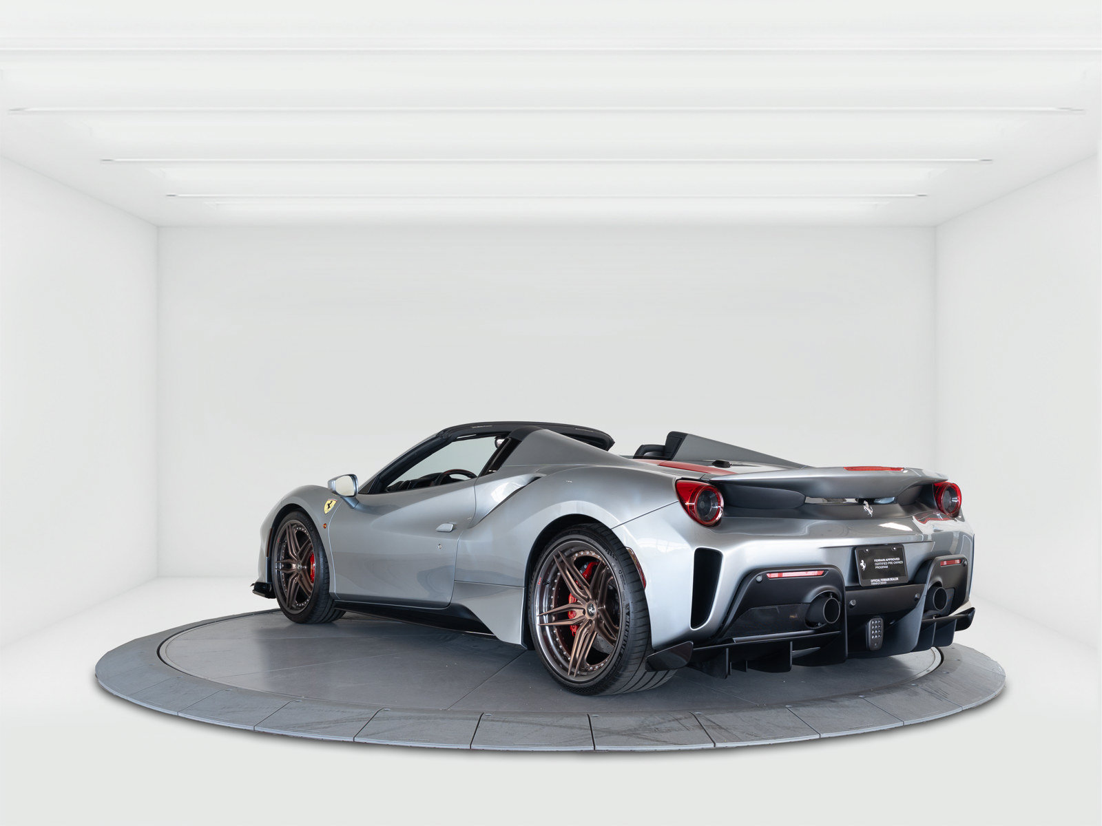 Used 2019 Ferrari 488 Pista Spider RWD image 3