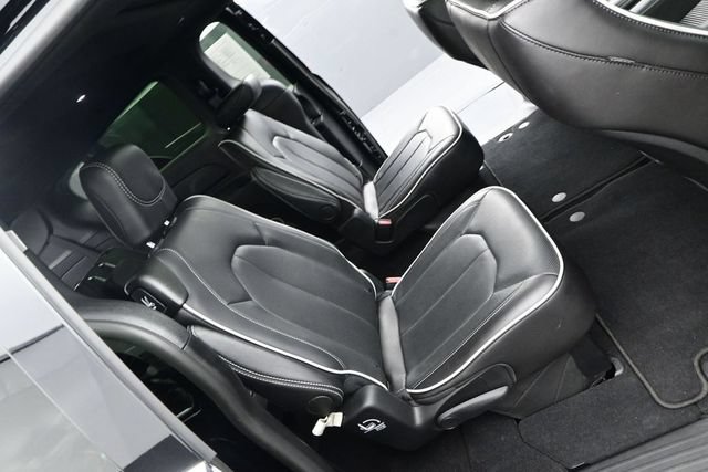Used 2026 Chrysler Pacifica Limited FWD image 17