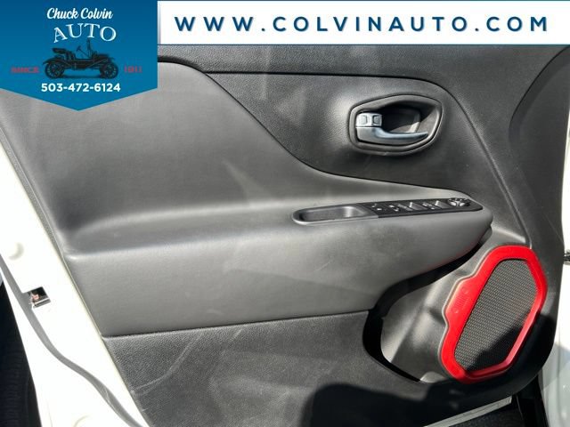 Used 2022 Jeep Renegade Trailhawk AWD/4WD image 10