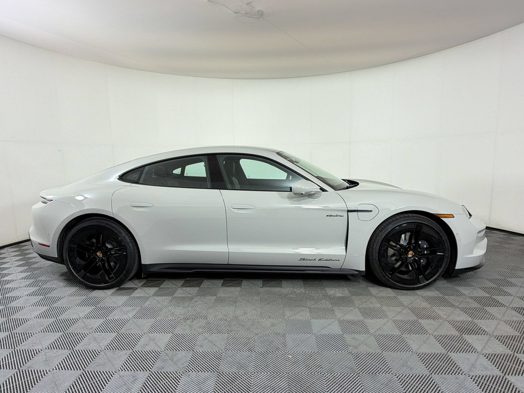 New 2026 Porsche Taycan AWD/4WD image 9