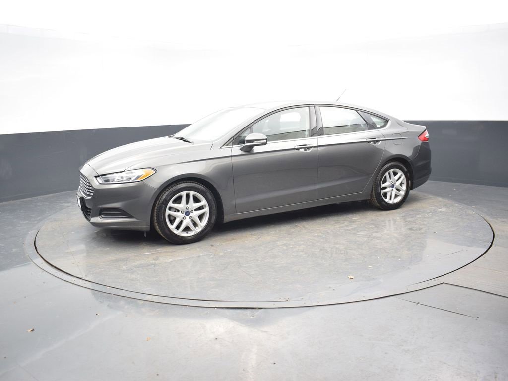 Used 2016 Ford Fusion SE image 2