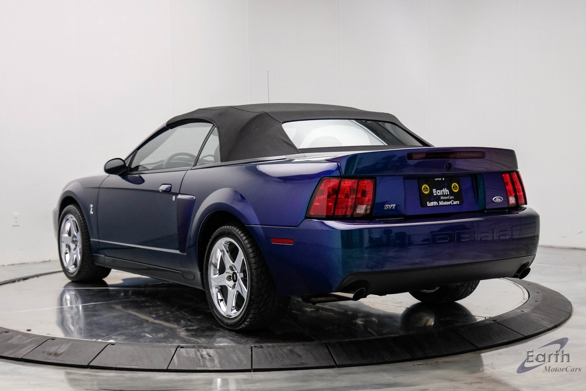 Used 2004 Ford Mustang Cobra image 10