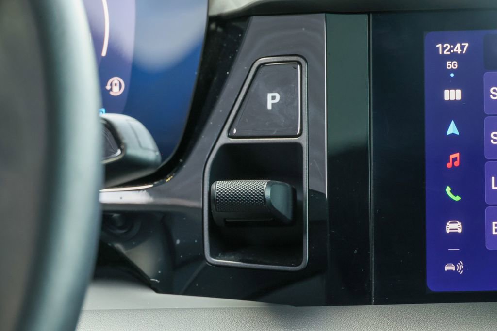 Certified 2025 Porsche Macan 4 Electric image 28