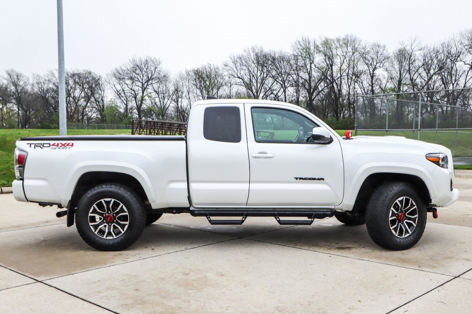 Used 2021 Toyota Tacoma TRD Sport w/ TRD Premium Sport Package AWD/4WD image 5