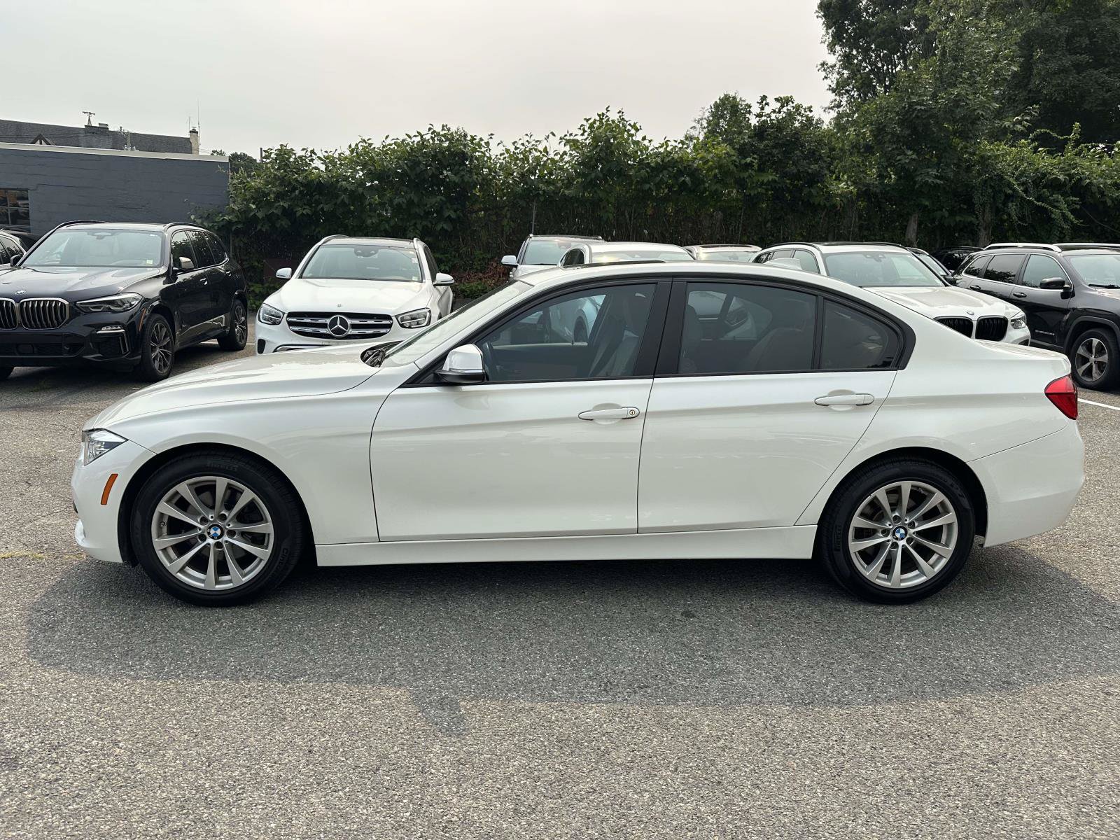 Used 2018 BMW 320i xDrive Sedan w/ Convenience Package AWD/4WD image 6