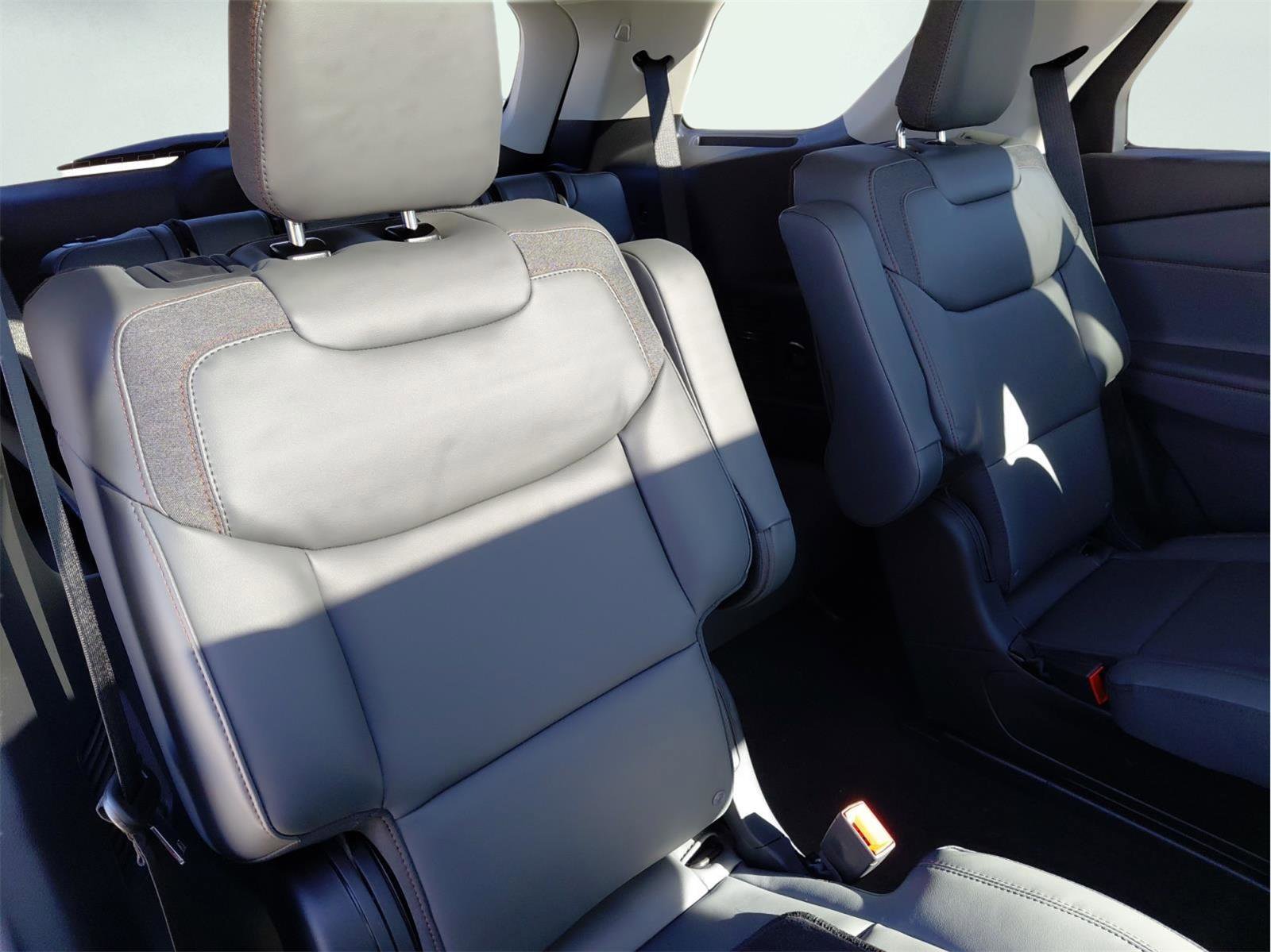 New 2026 Ford Explorer Active w/ Active Comfort Package image 19