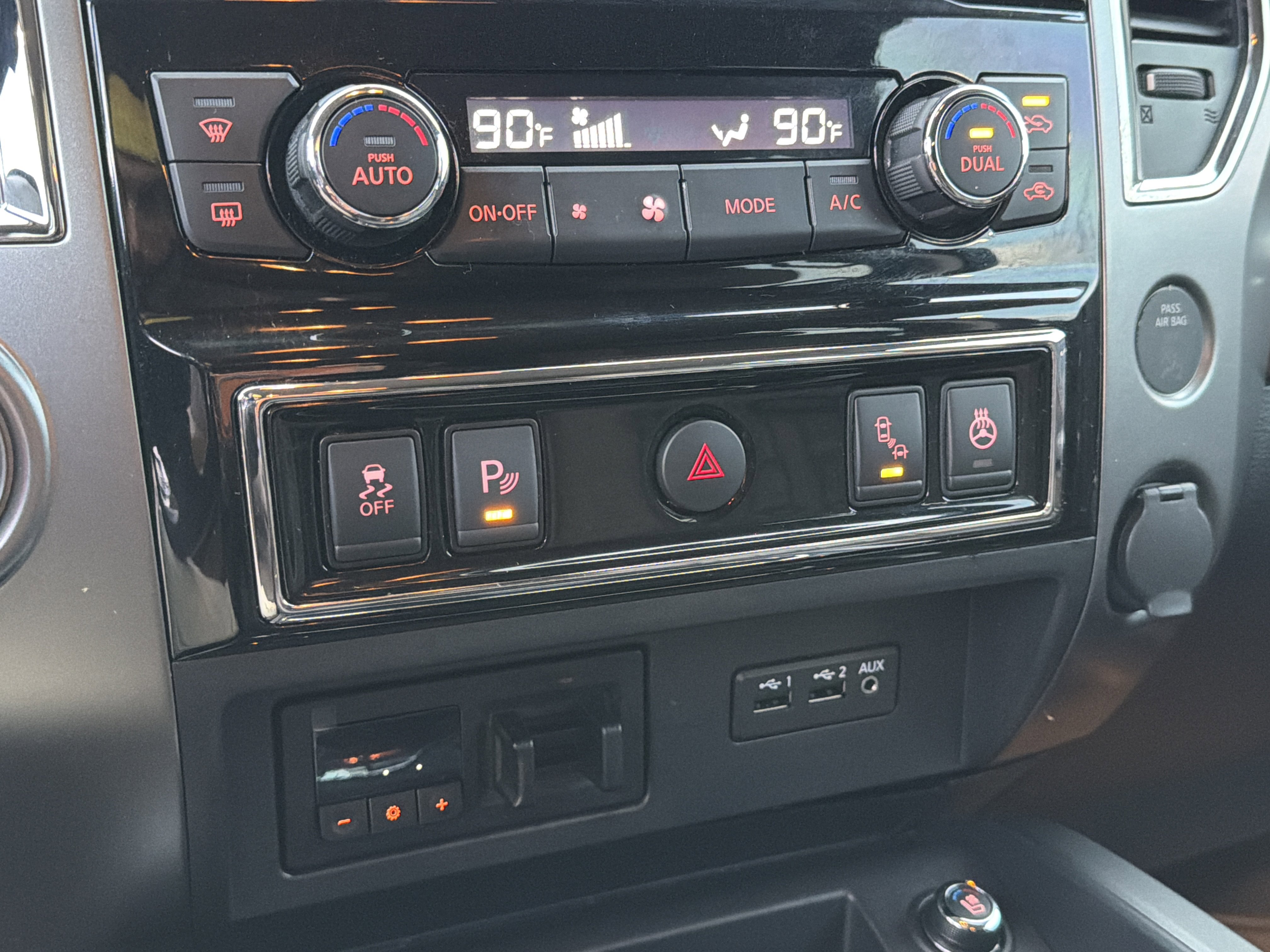 Used 2019 Nissan Titan Platinum Reserve w/ Platinum Utility Package image 34