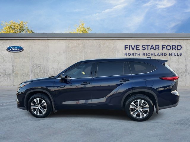 Used 2022 Toyota Highlander XLE FWD image 5
