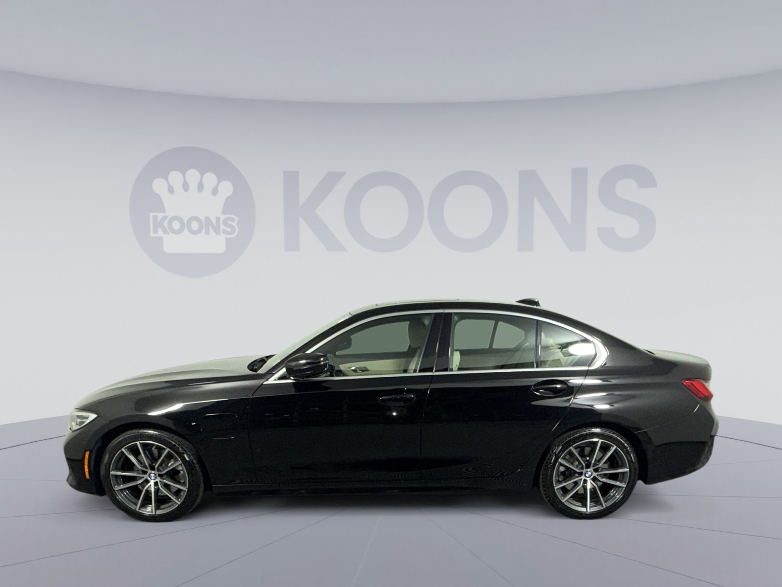 Used 2021 BMW 330e w/ Convenience Package image 2