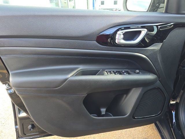 New 2026 Jeep Compass Latitude image 13