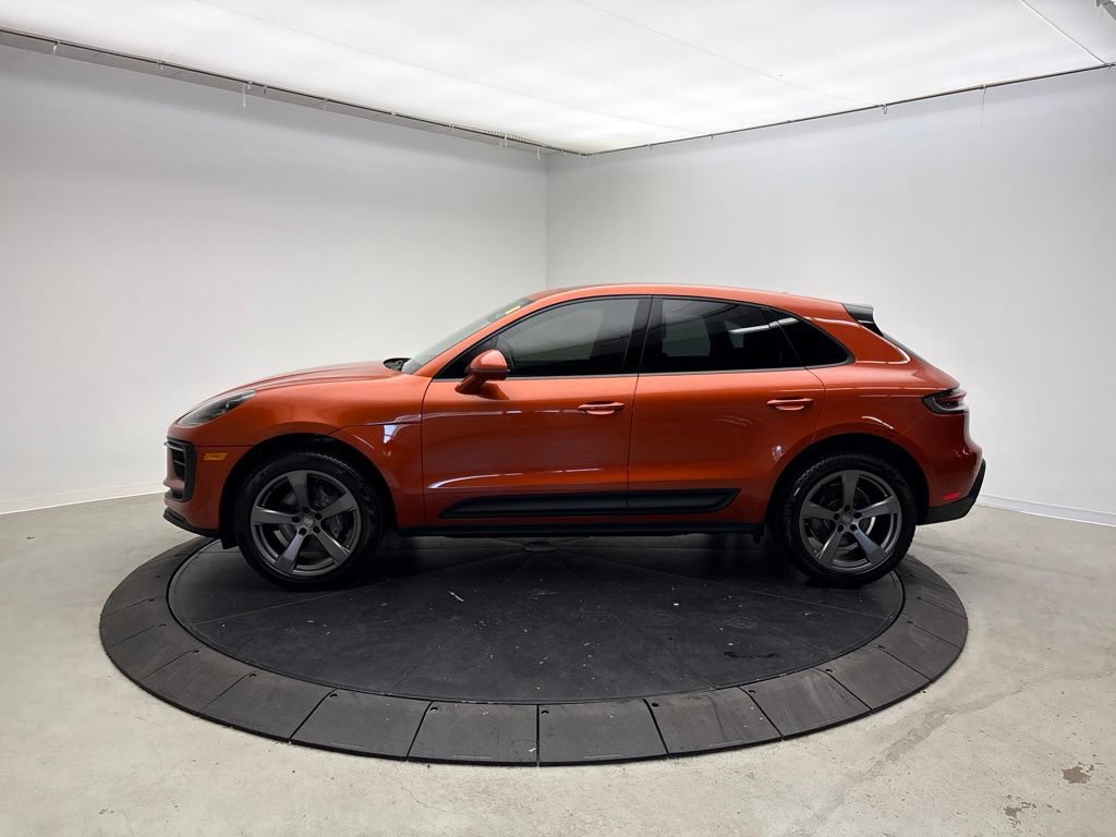 Certified 2024 Porsche Macan AWD/4WD image 2
