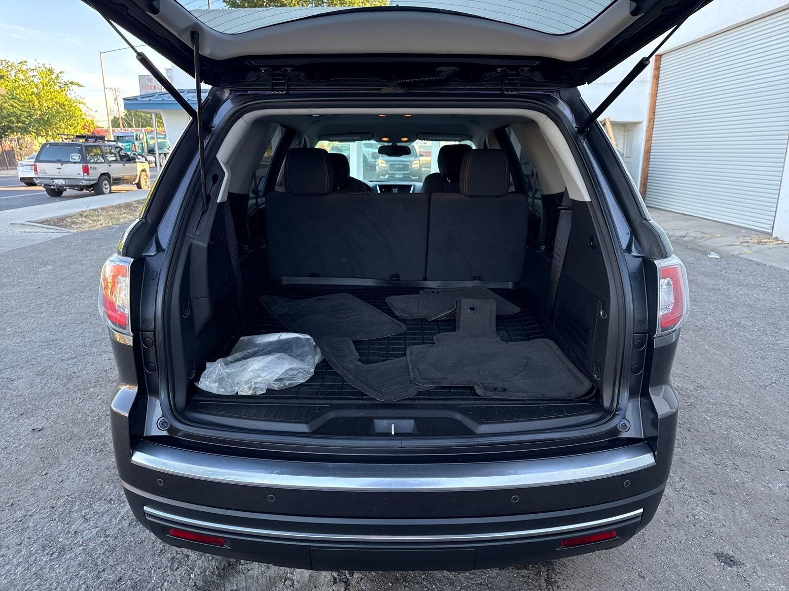 Used 2015 GMC Acadia SLE image 23