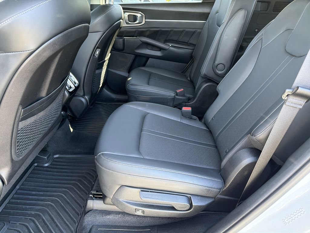 Used 2023 Kia Sorento SX image 19