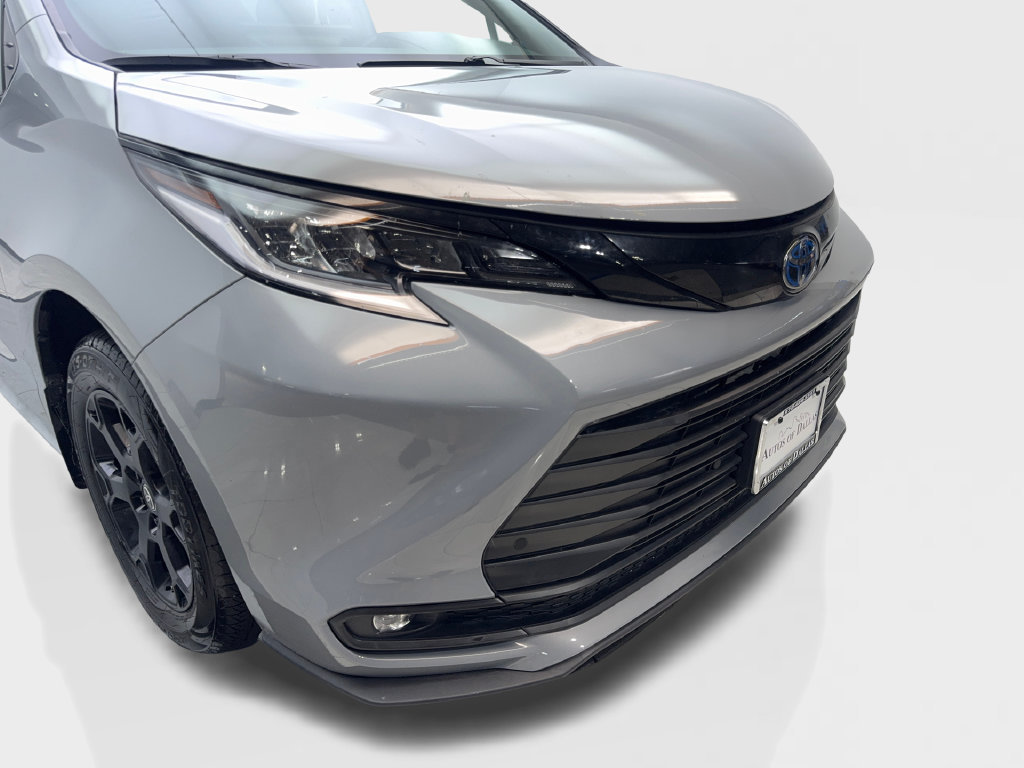 Used 2025 Toyota Sienna XLE Woodland Edition AWD/4WD image 19