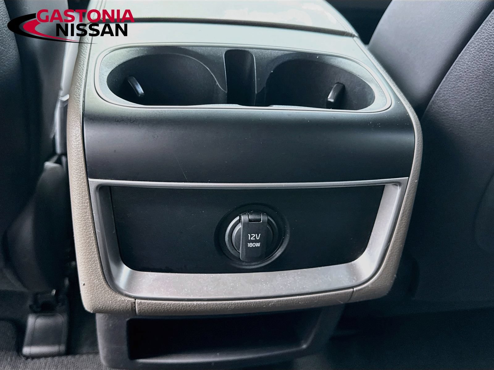 Used 2025 Kia Carnival FWD image 33