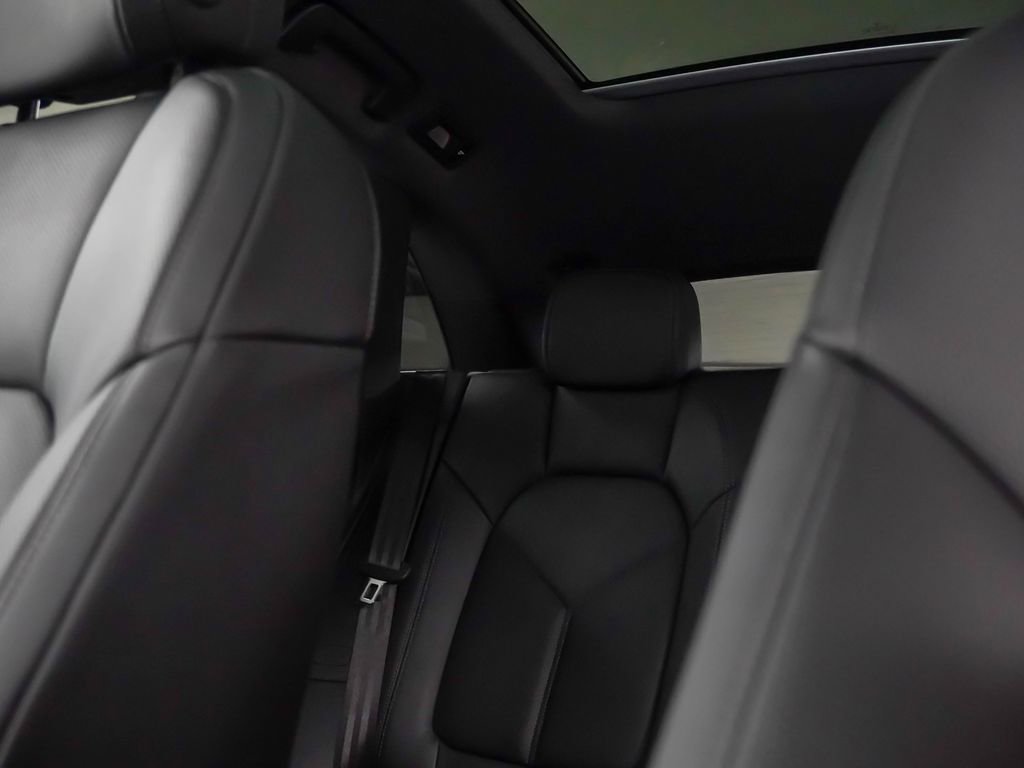 Used 2026 Porsche Macan AWD/4WD image 35