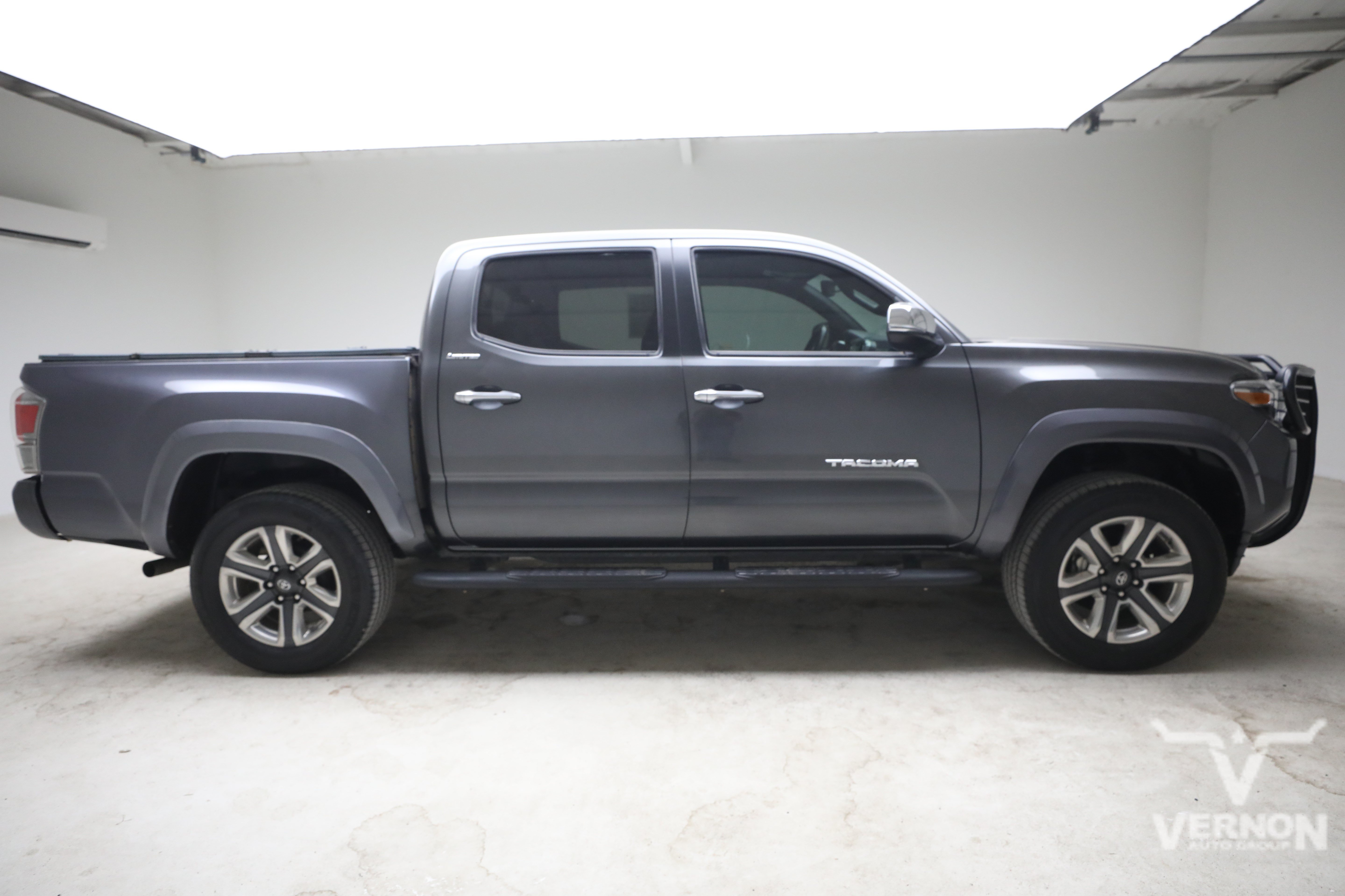 Used 2018 Toyota Tacoma Limited AWD/4WD image 6