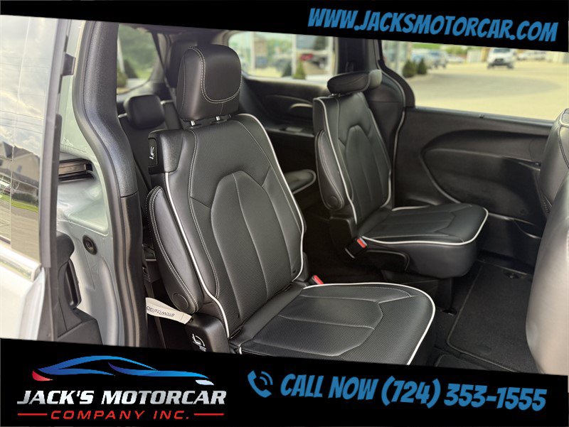Used 2026 Chrysler Pacifica Limited FWD image 38