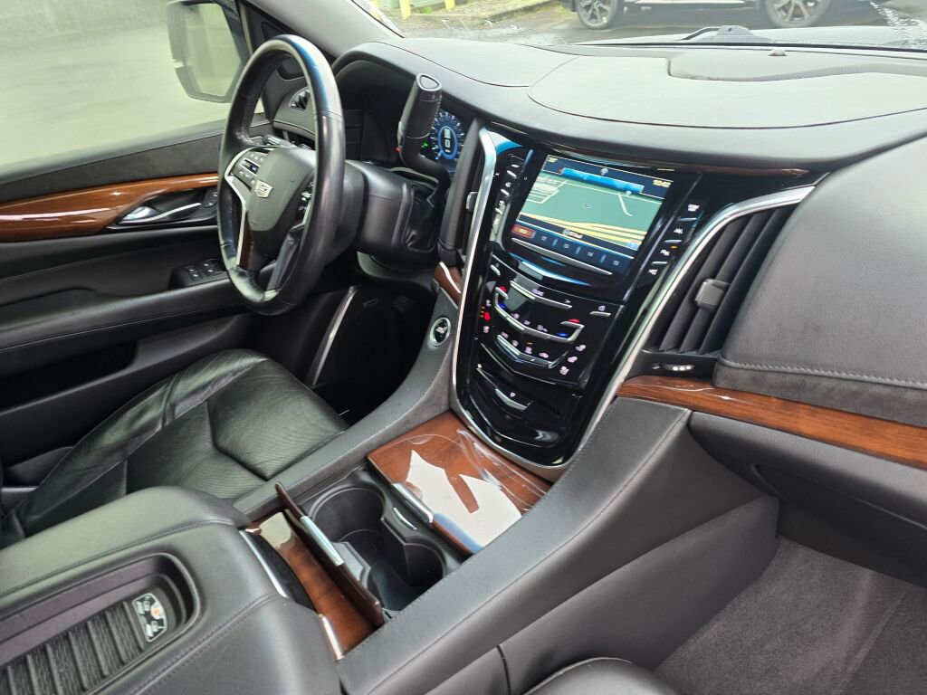 Used 2019 Cadillac Escalade Luxury image 11