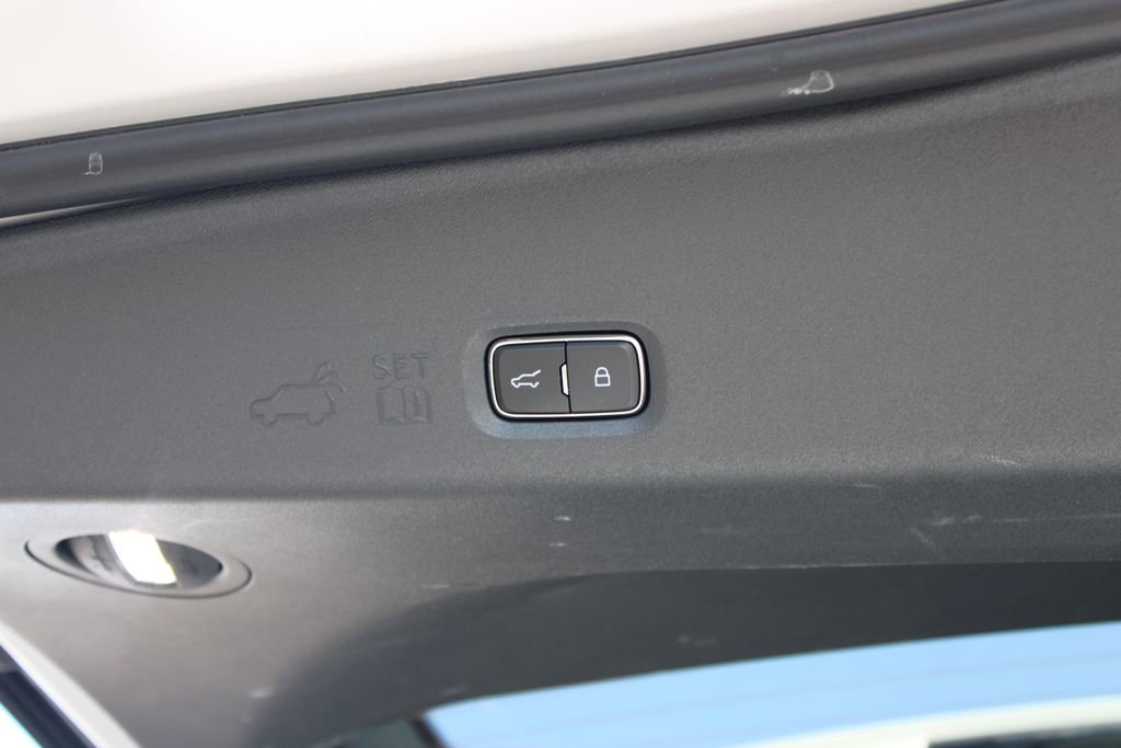 Used 2025 Ford Expedition Platinum image 18