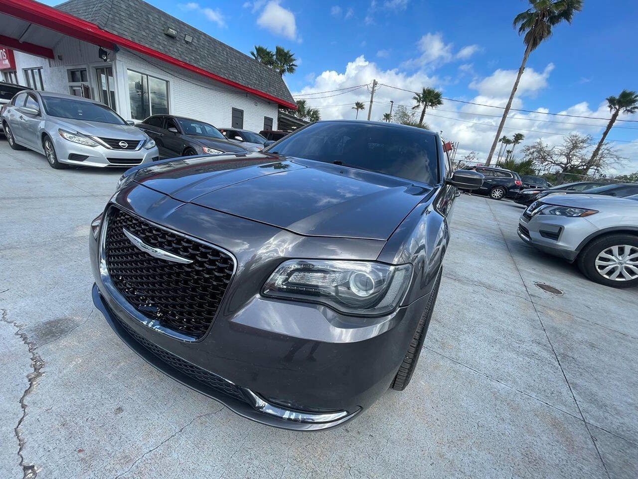 Used 2019 Chrysler 300 S image 9